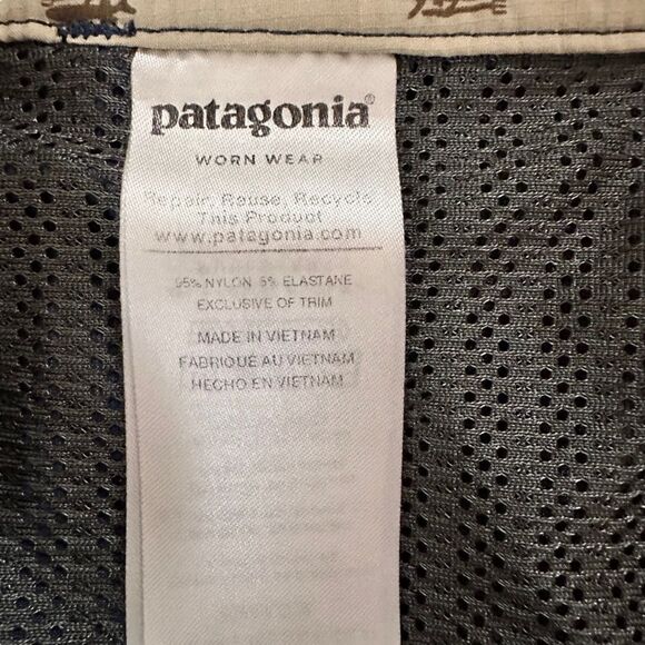 Patagonia ~ Mens Blue Shorts ~size 40 ~ small imperfection on front hemline - Picture 9 of 10